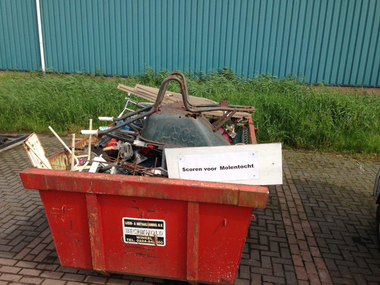 De eerste oudijzer container is gevuld