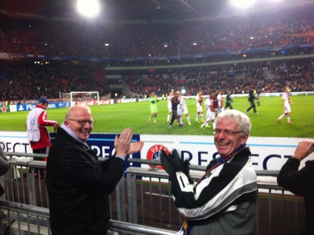 Ajax verslaat Barca dankzij DE VEILING