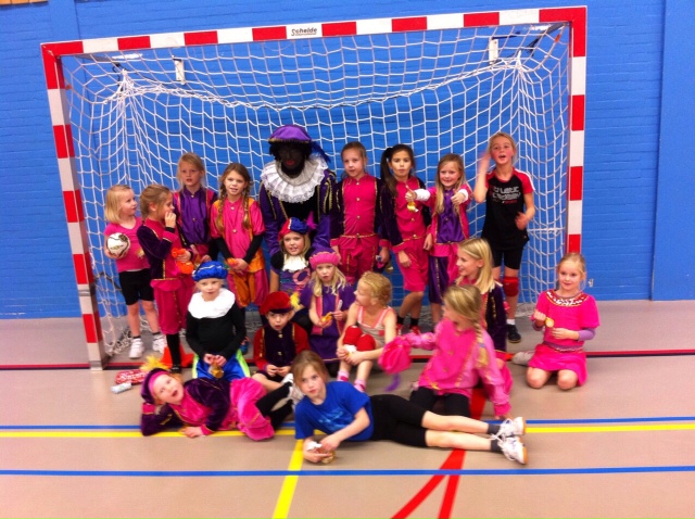 Meiden F1 verrast door Oma Piet